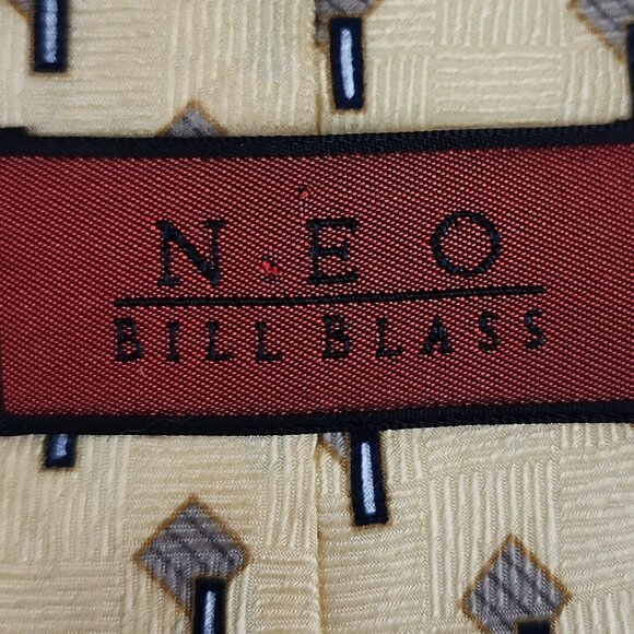 Vintage Neo Bill Blass 100% Silk Necktie, Diamonds & Rectangles, Gold Background - Picture 6 of 6